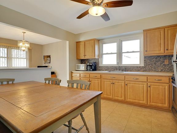 5th image of 49 Sherwood Ave