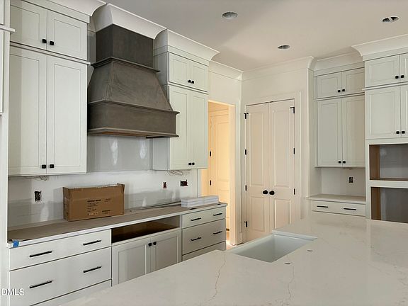 4th image of 829 Chapel Ridge Dr