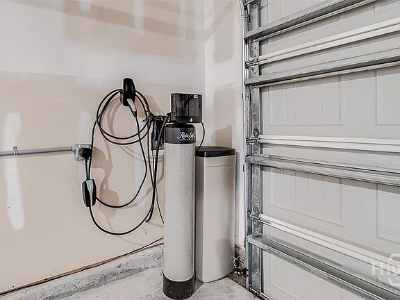 5th image of 105 Windrush Pines Pines