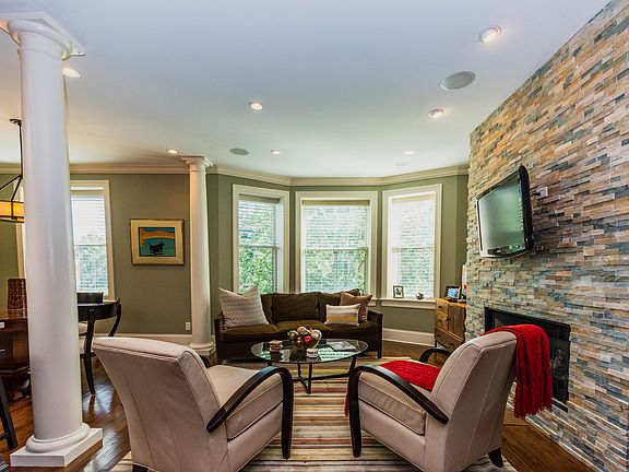 5th image of 4026 N Clarendon Ave APT 3S