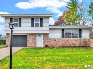 303 S Hollybrook Dr, Chillicothe, IL 61523