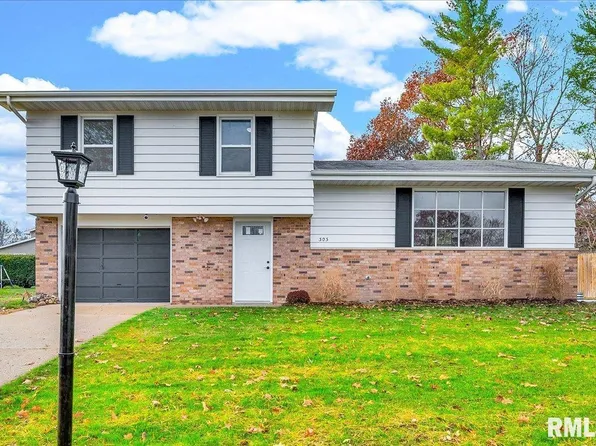 303 S Hollybrook Dr, Chillicothe, IL 61523