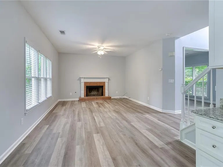 355 Lamme Chase — Photo 8