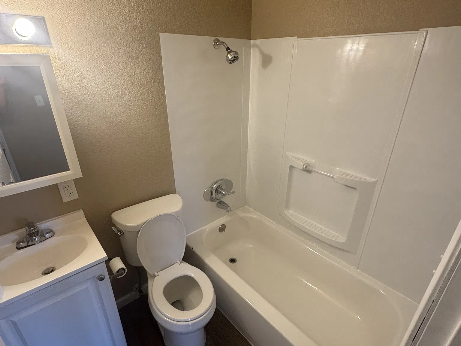 Castlewood Apartments — Photo 3