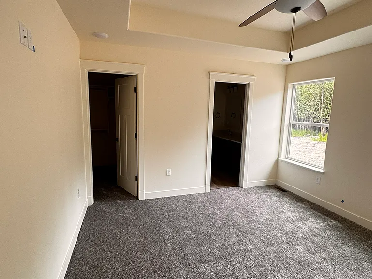 2544 N Midland Ave — Photo 29
