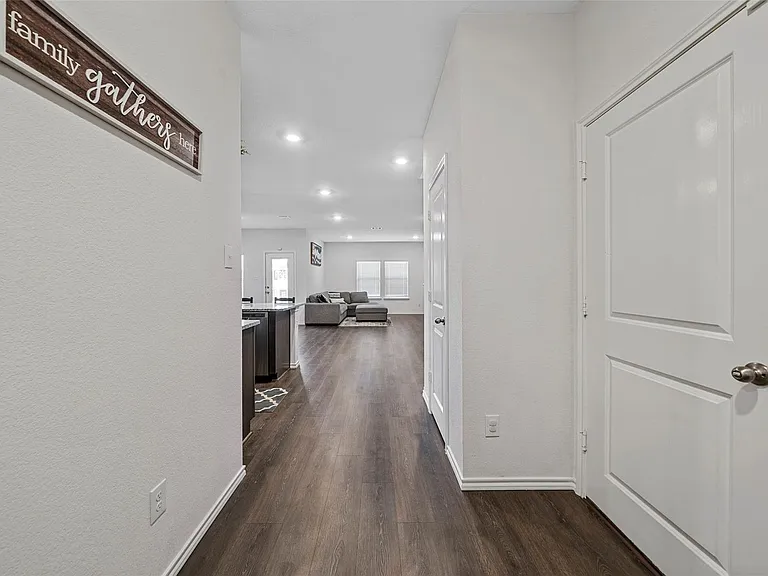 813 Cottonwood Way — Photo 4