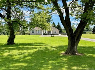 5013 Vines Rd, Howell, MI 48843