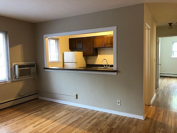 5th image of 2333 Priscilla St APT 6