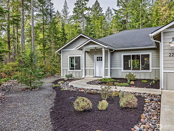 3rd image of 220 E Blackberry Lane