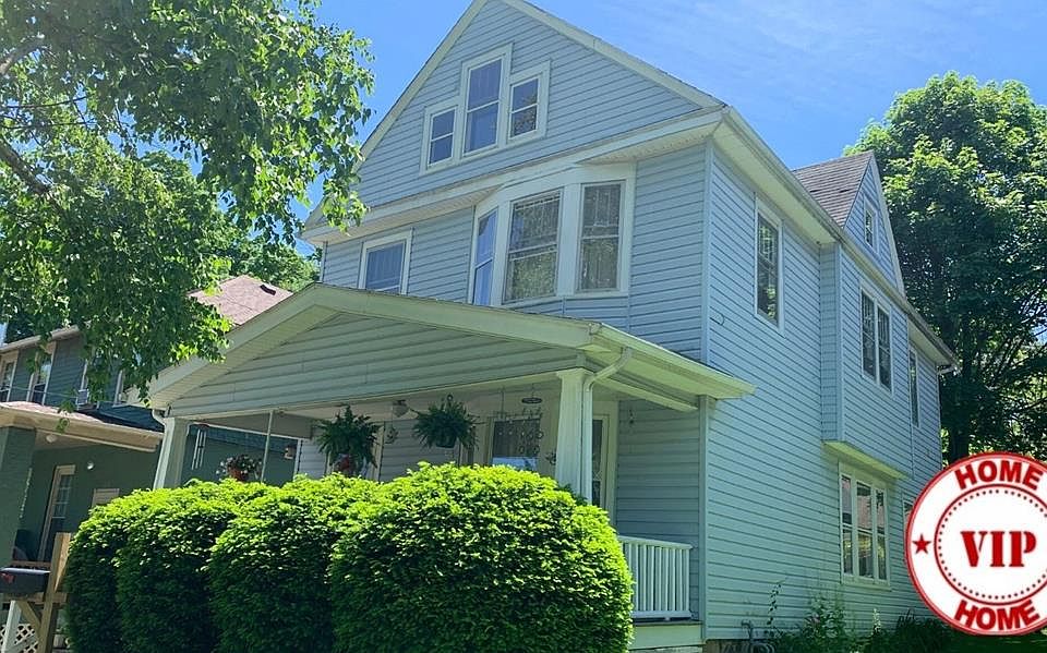 1st image of 223 W Walnut St