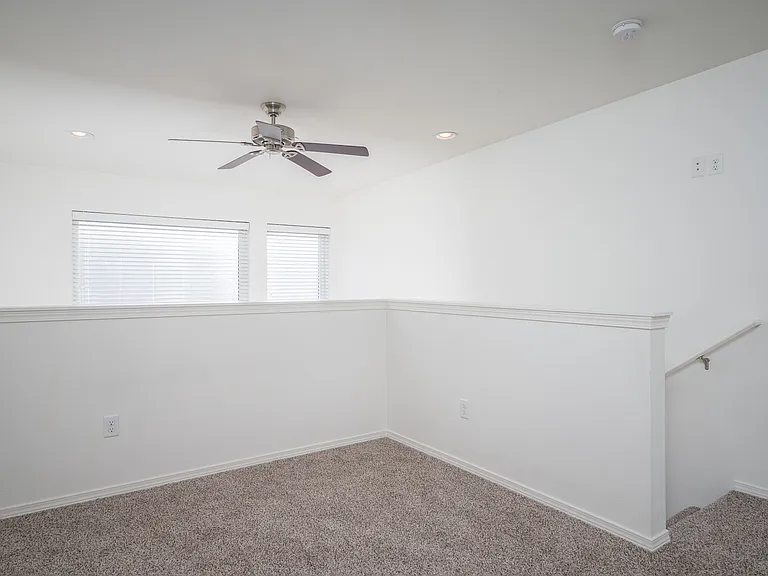455 NE 24th Ave — Photo 9