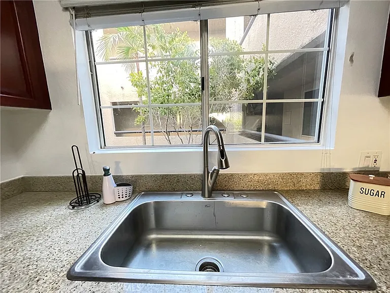 5540 Owensmouth Ave — Photo 14