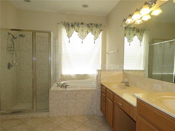 4th image of 10733 Banfield Dr