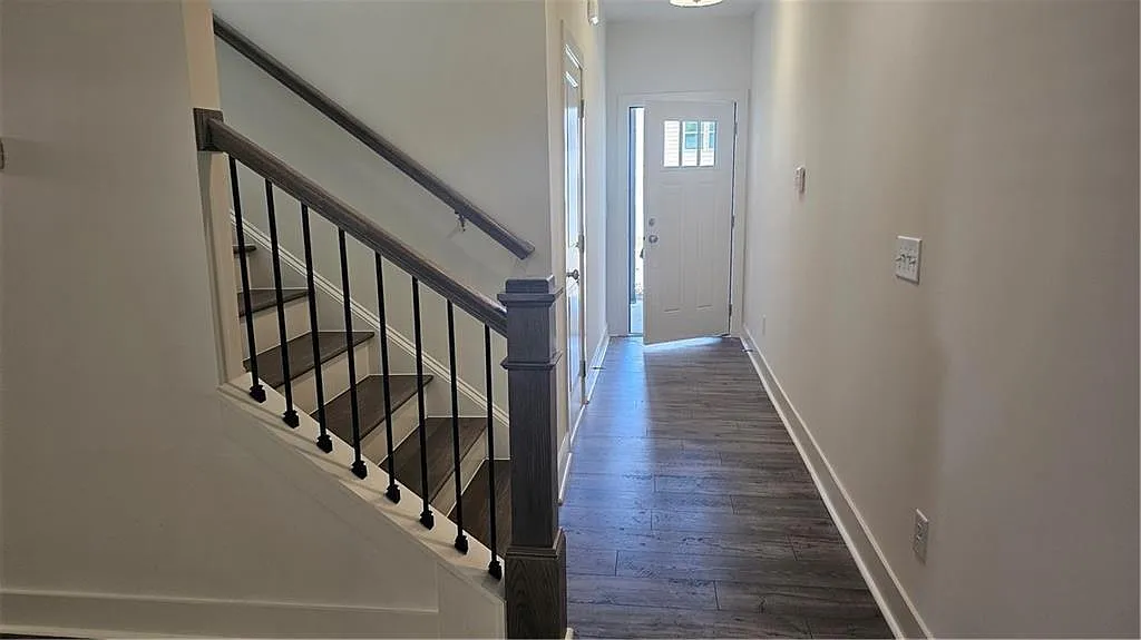 3 bed, 2.5 bath, 1745 sqft, $2,100 — Photo 3
