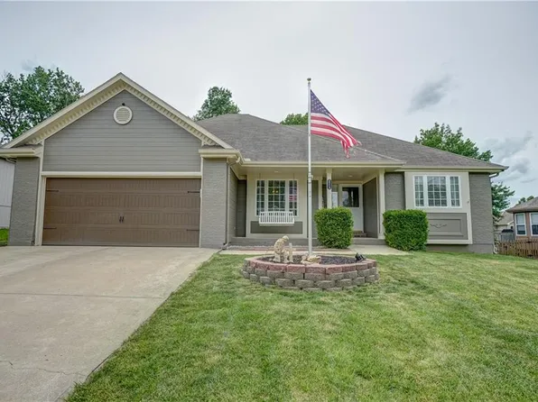 2113 NW Anchor Pointe Dr, Blue Springs, MO 64015