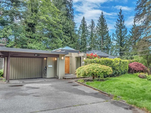 977 Belvedere Dr, North Vancouver, BC V7R 2C2