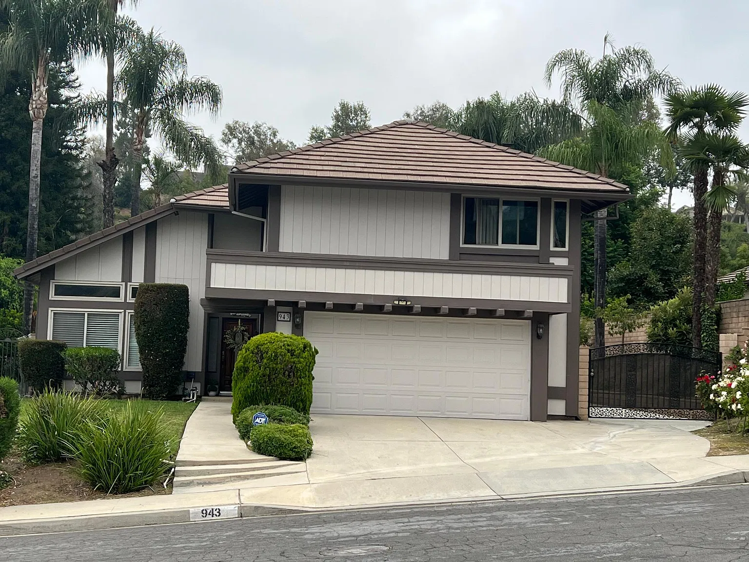 4 bed, 2142 sqft, $4,800 — Photo 1