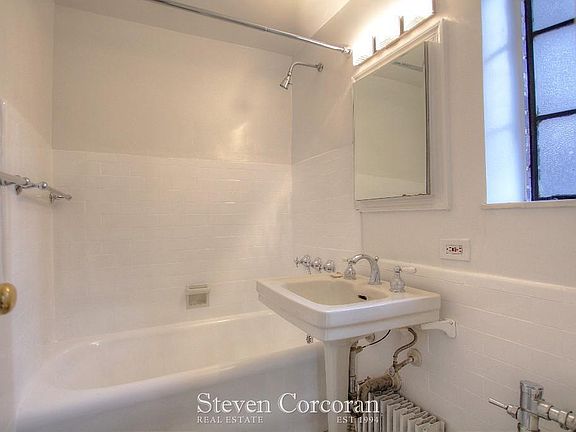 5th image of 5 Tudor City Pl APT 705