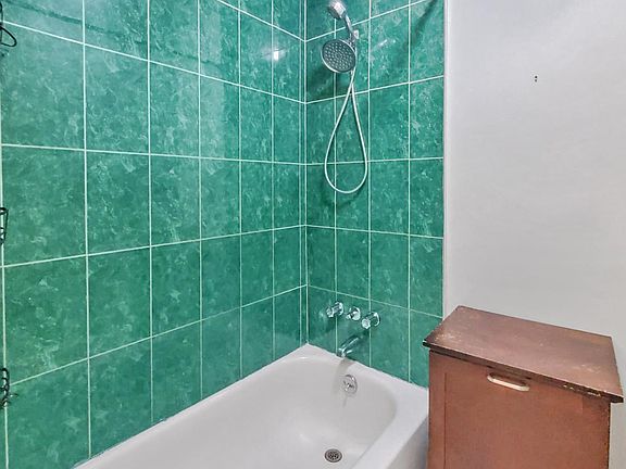 3rd image of 270 E 236th St Floor 2