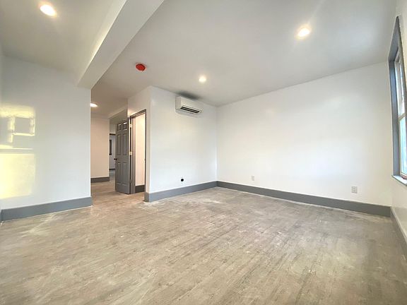 2nd image of 1259 Richmond Ave #1F