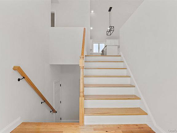 5th image of 107 Robinson Lane