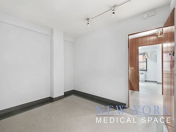 3rd image of 347 E 53rd St Ste La