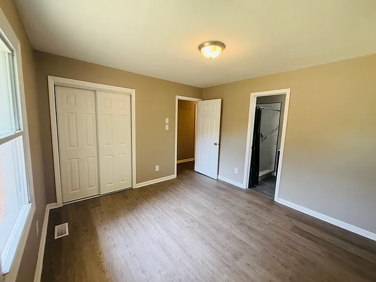 304 E Barr St — Photo 15
