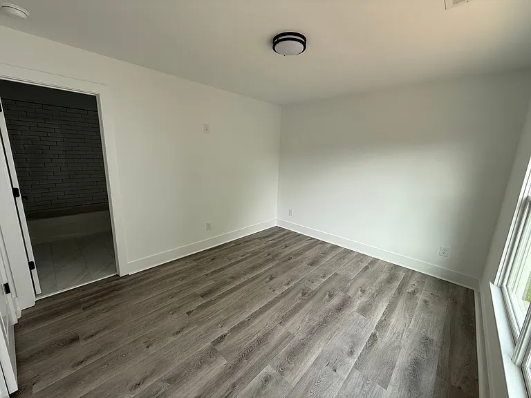 648 Liella Park SE — Photo 6