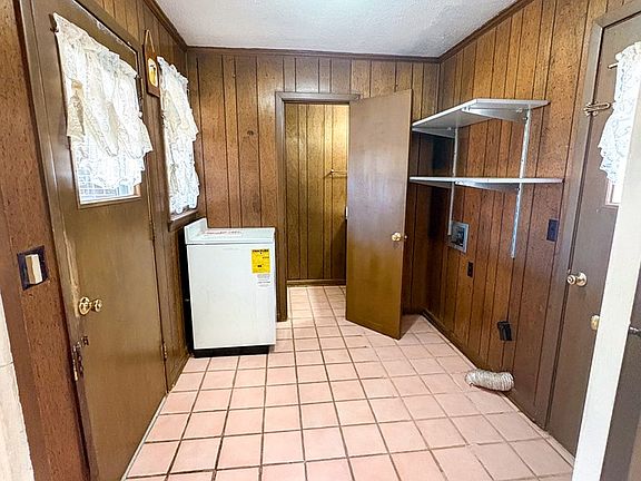 3rd image of 216 Sherwood Ave
