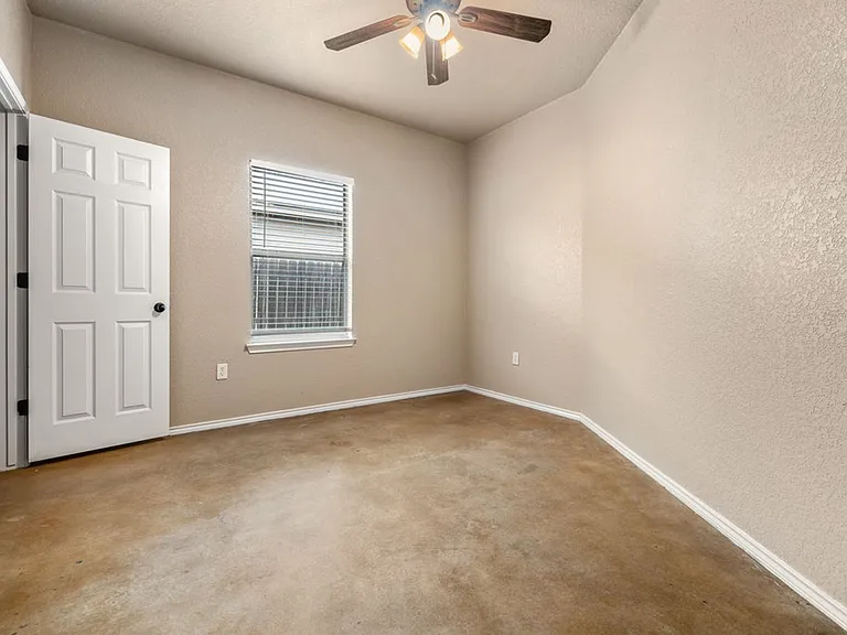 1066 Carolyn Cv — Photo 9