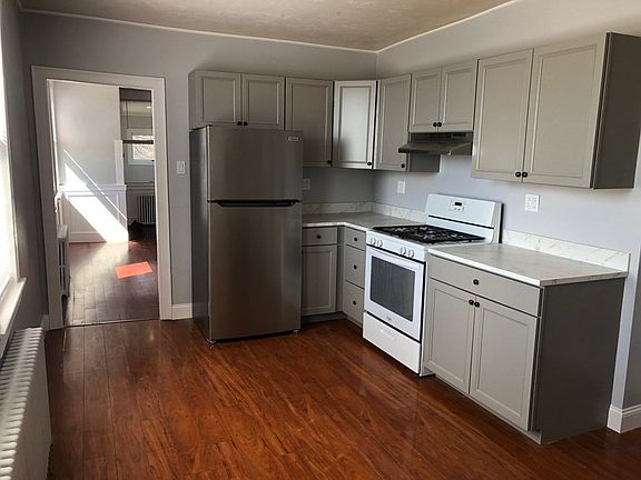 2nd image of 150-152 Sumner St #152-2