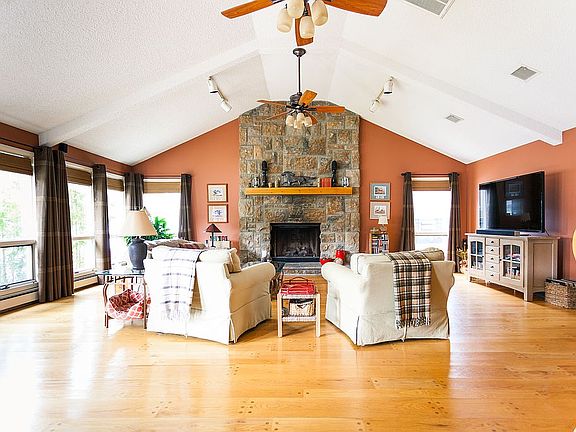 5th image of 313 Twin Oaks Dr