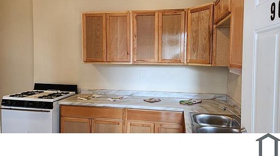 3rd image of 903 W 76th St #1