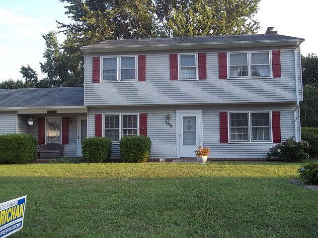 1st image of 105 Camelot Cres