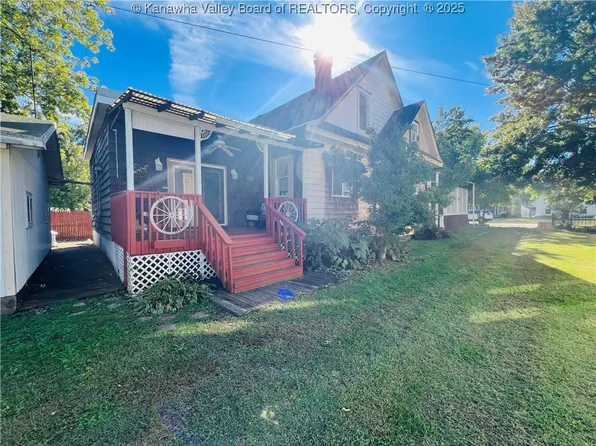 205 Henry St, Ravenswood, WV 26164