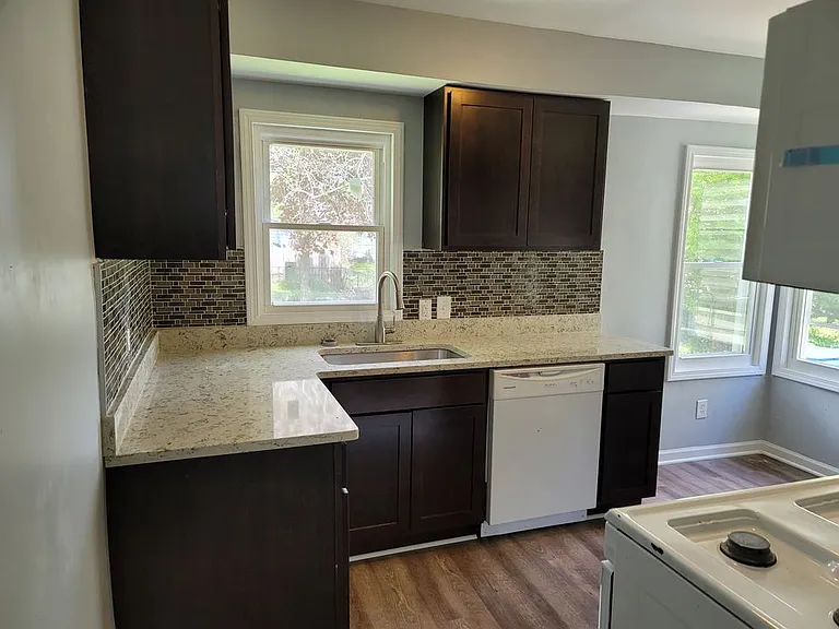 24708 Stanford St — Photo 5