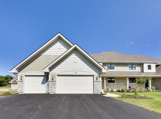 713 Greenview Cir, Lake Geneva, WI 53147