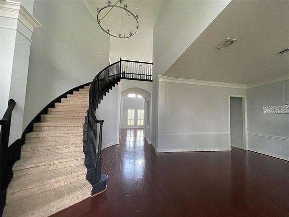 2nd image of 11802 Crescent Bluff Dr