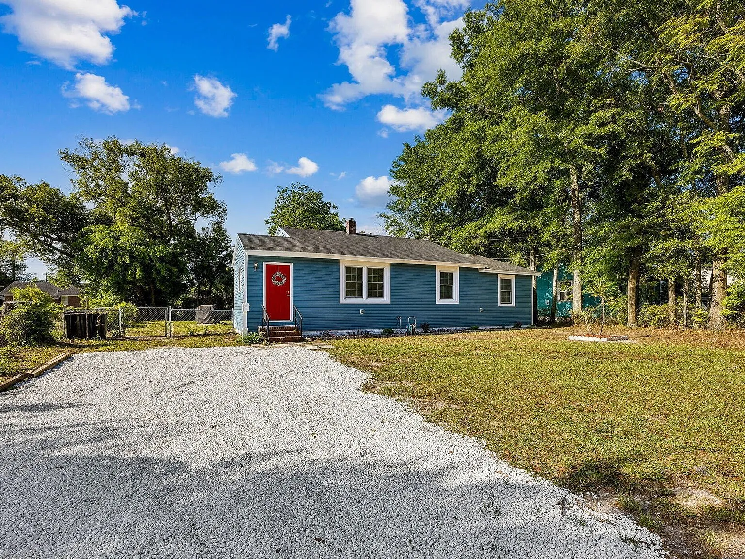 3 bed, 1324 sqft, $1,340 — Photo 3