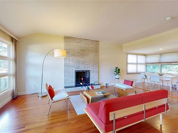 5th image of 212 Lawnacre Dr