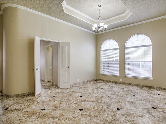 5th image of 132 Kingston Cir