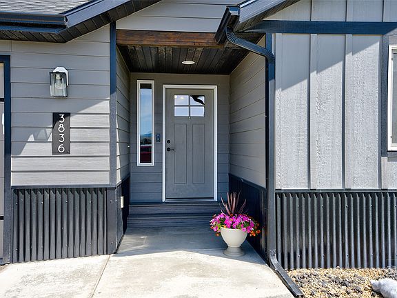 4th image of 3836 Highwood Rd