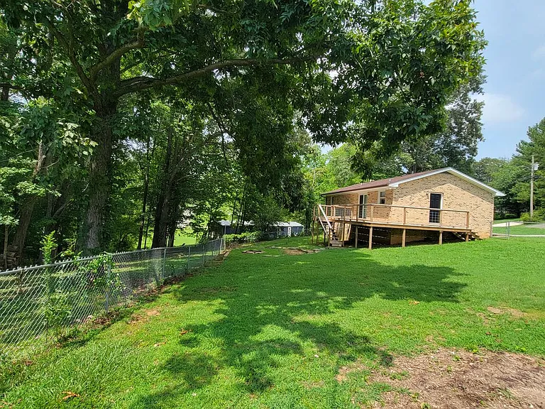 2128 Wildwood Rd — Photo 2