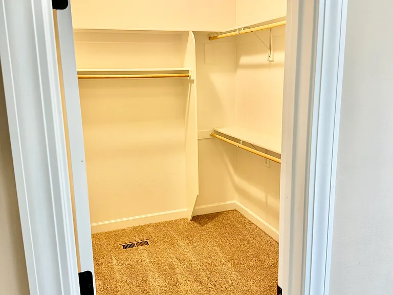 916 Diamondhead Dr — Photo 10