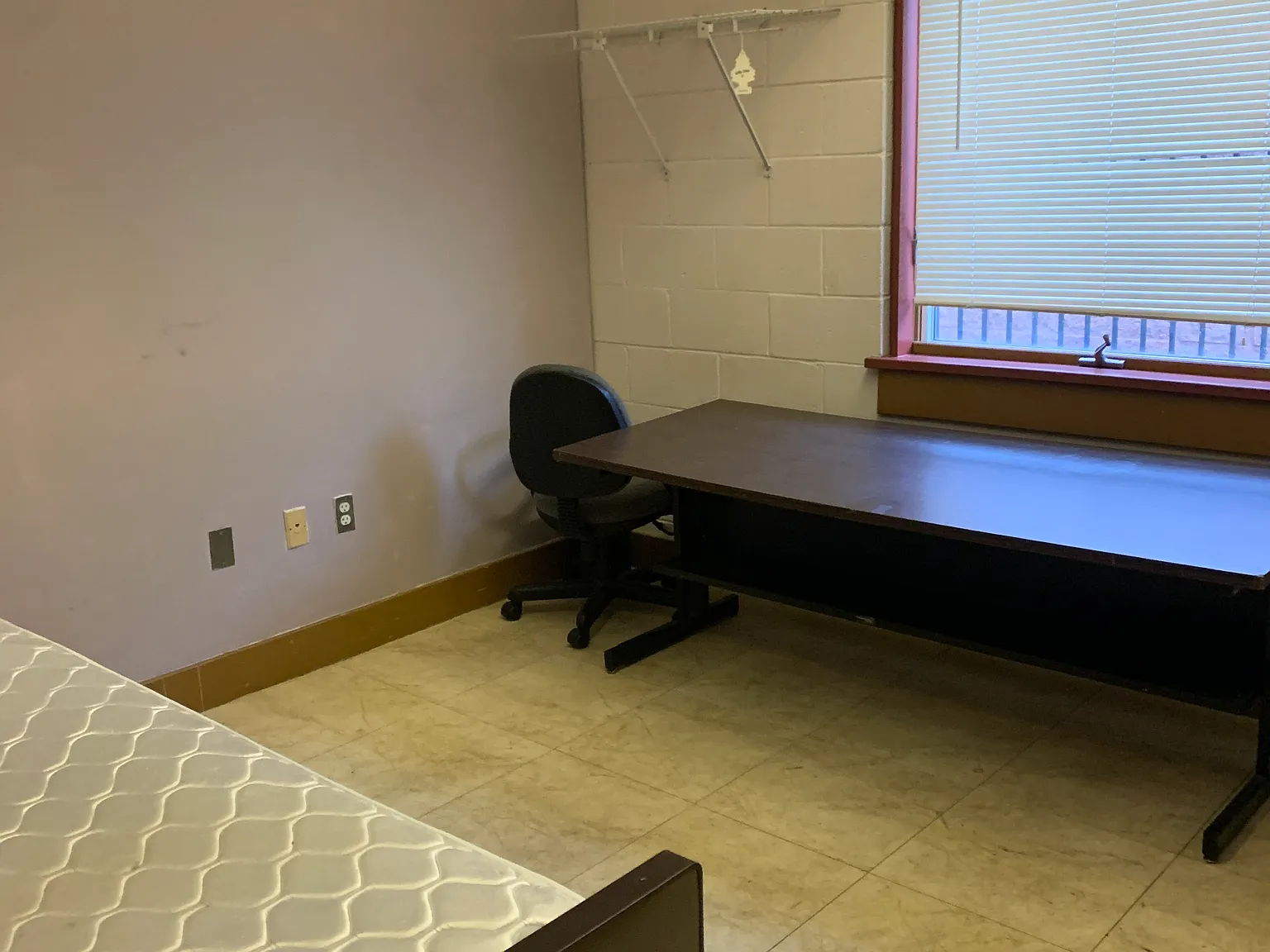4 bed, 1400 sqft, $800 — Photo 2