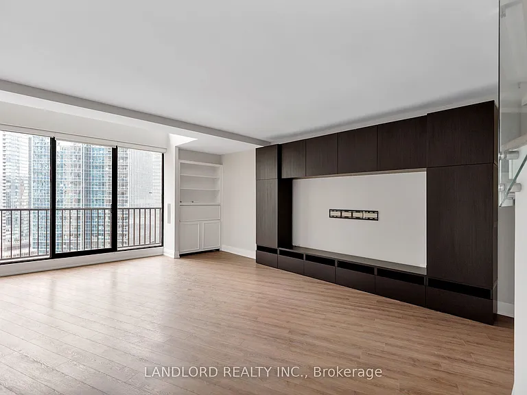 33 Harbour Sq #2208 — Photo 9