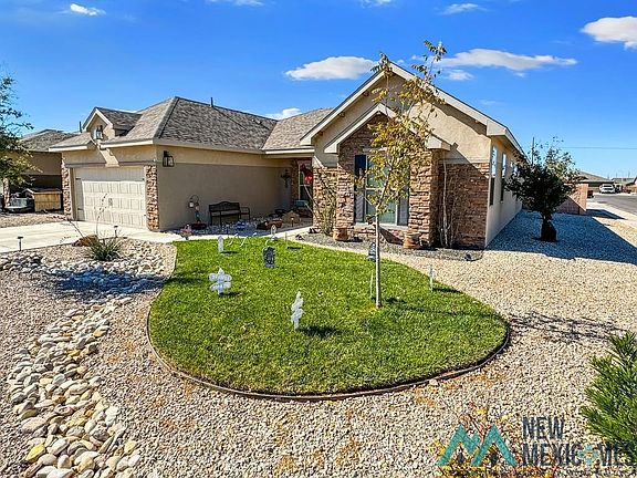 2nd image of 2823 N Wedgewood Dr