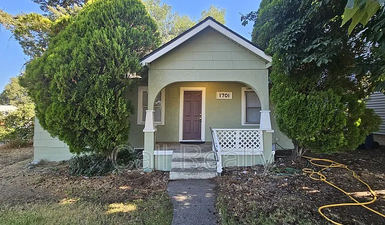 1701 E Desmet Ave — Photo 2