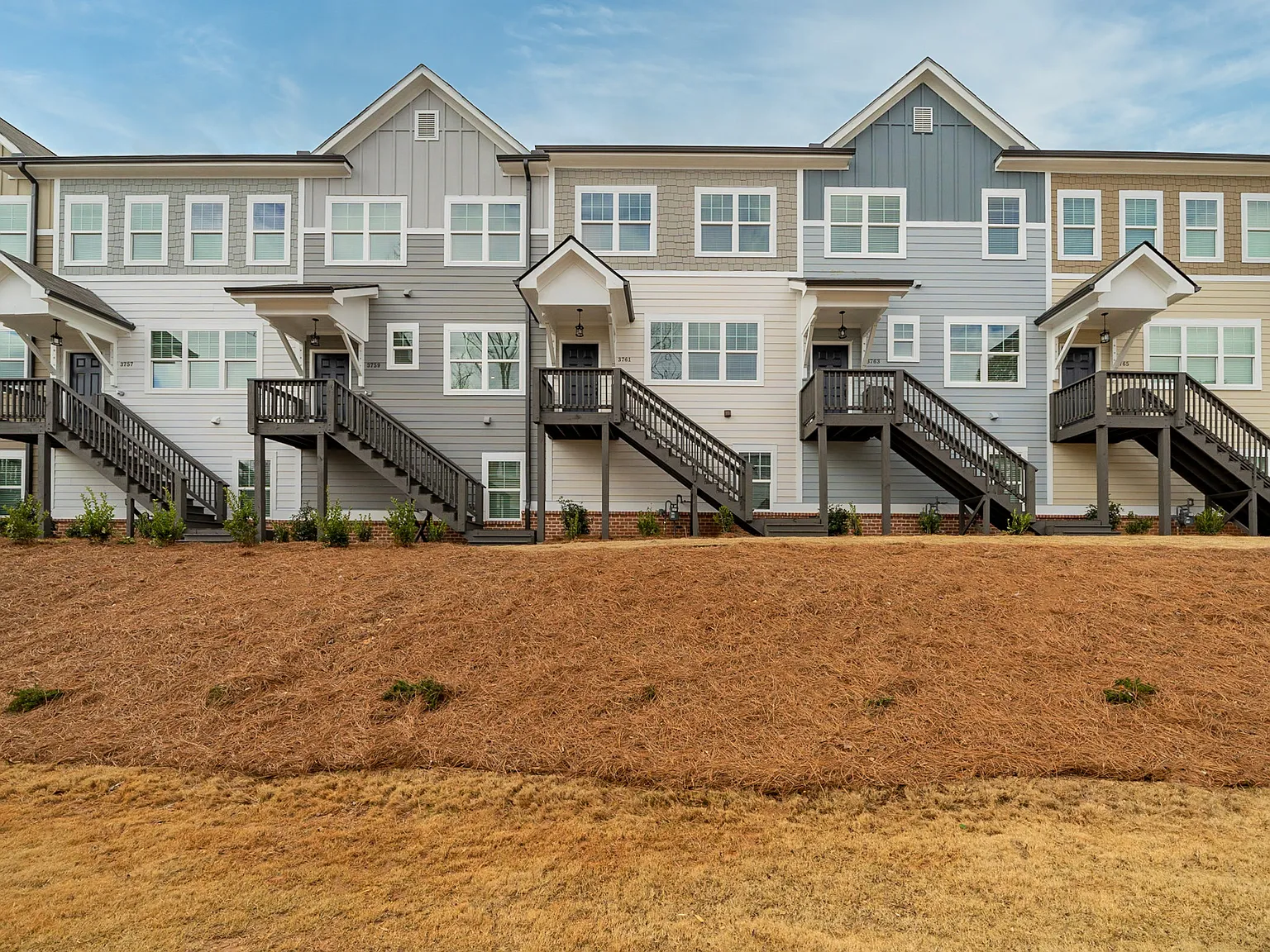 4 bed, 2000 sqft, $2,995 — Photo 1