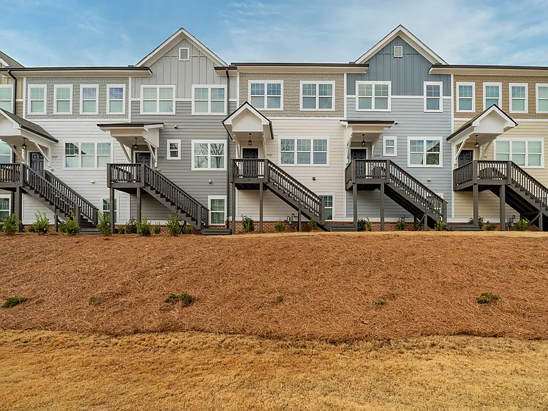 3761 Oxford Cir — Photo 1